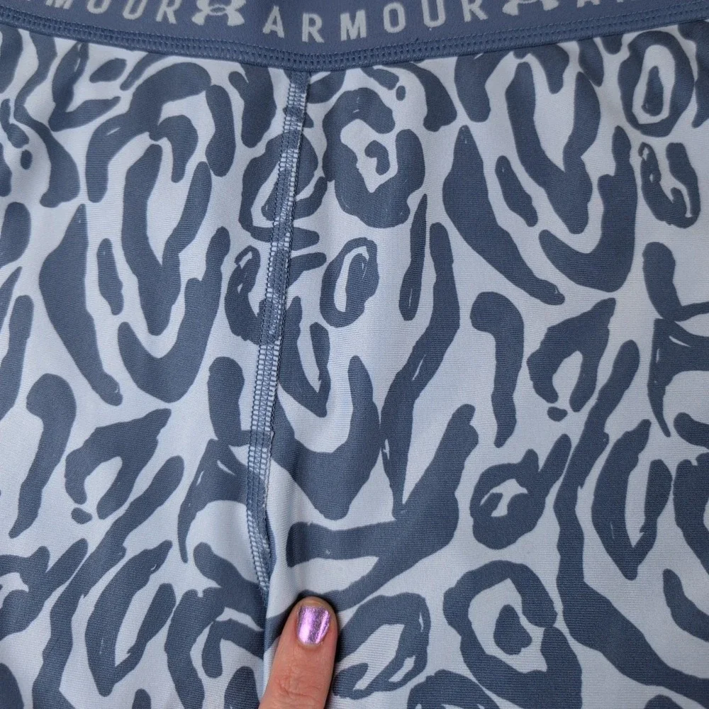 Under Armour Light Blue Graphic Print Bicycle Shorts Size‎ XL Flaw
